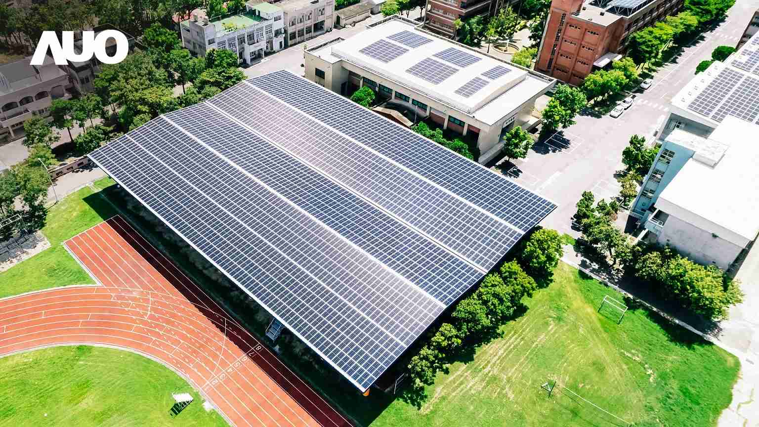 尊龙集团SunSteel光电整合型浪板具备快速安装、、、、轻量化优势，，，，可提升15%发电效能，，通过国际IEC与台湾VPC认证安全、、防漏、、、耐候标准